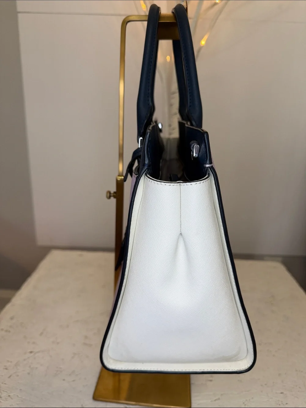 Kate Spade NWOT lavender leather/wht structure Crossbody w/Navy trim/ handles - Picture 3 of 11
